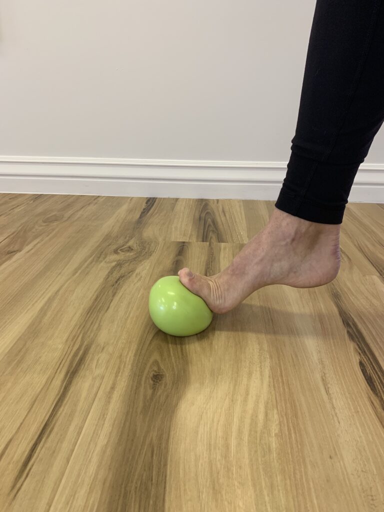 leg alignment and foot pain and  toe mobility affect the pelvic floor
